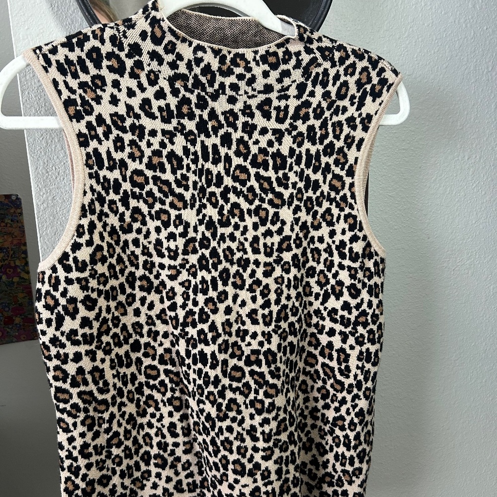 Leopard print sleeveless sweater